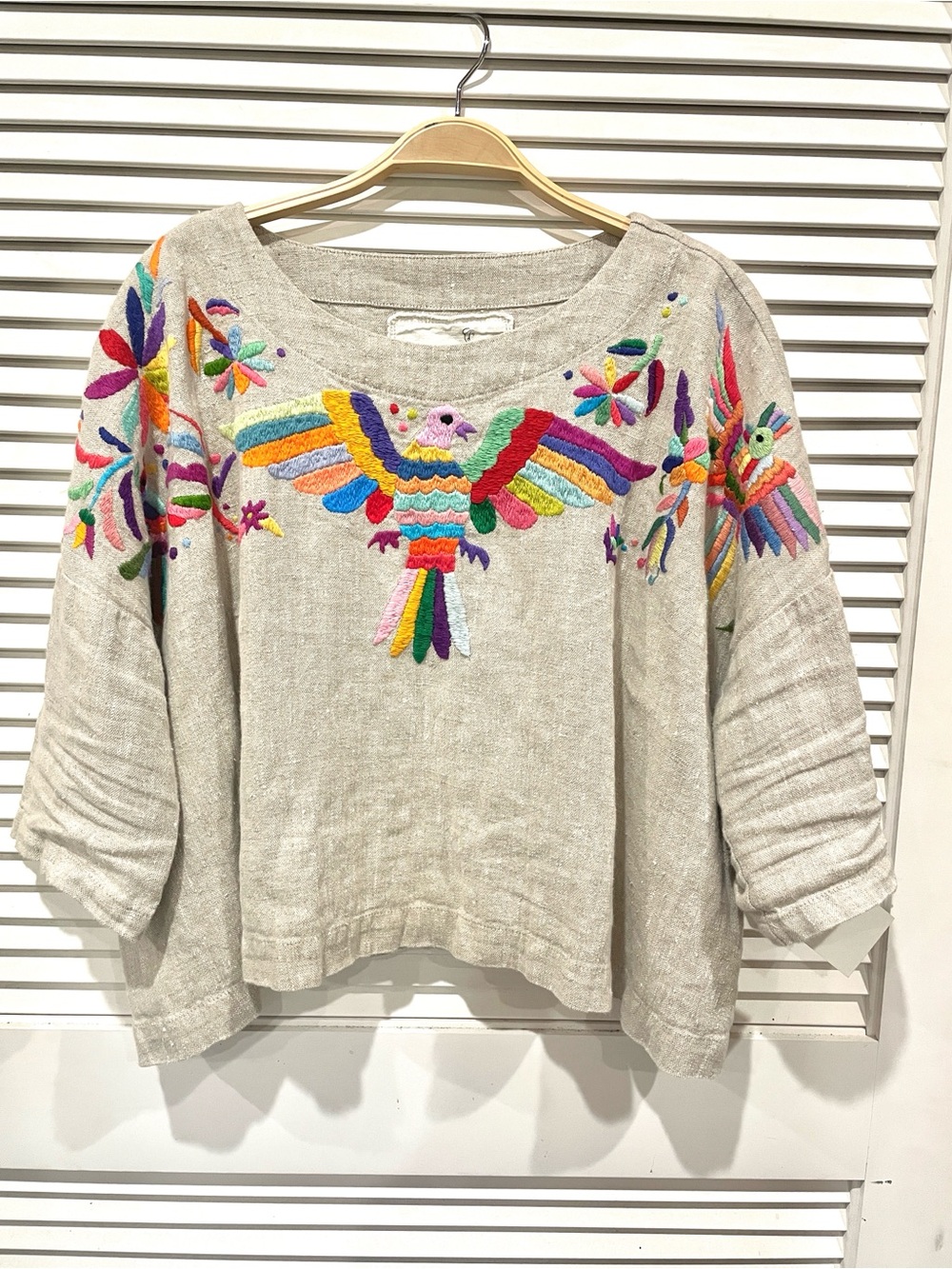 notPERFECTLINEN Neutral Linen Tunic with Multicolor Bird Embroidery